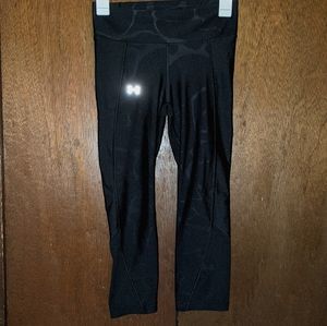 Black athletic capris